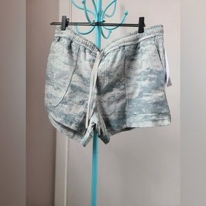 NWT Athleta Farallon Shorts, Women’s Sz Large Fog Coast Gray